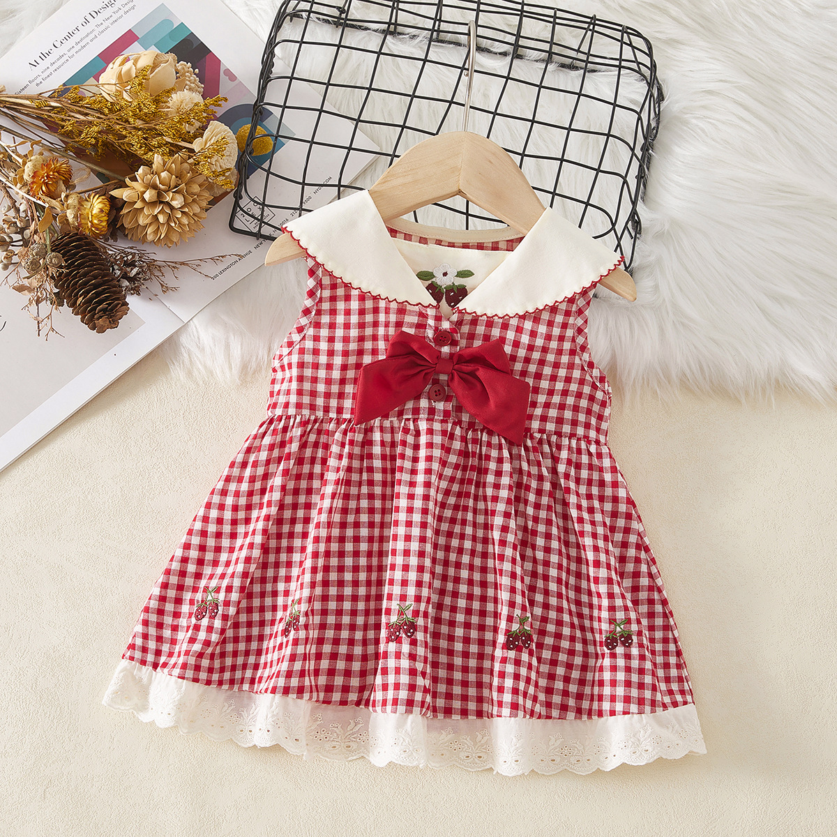 Rochiță Fetițe Carouri Roșu cu Alb Broderie Cireșe Isabella2